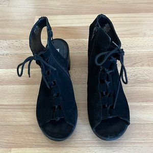 SIZE: 7.5 STEVE MADDEN - Black Lace-up Booties Ankle Boots Peep-Toe Women